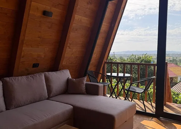 Azalea 1, Cozy Wooden Villa Tirana