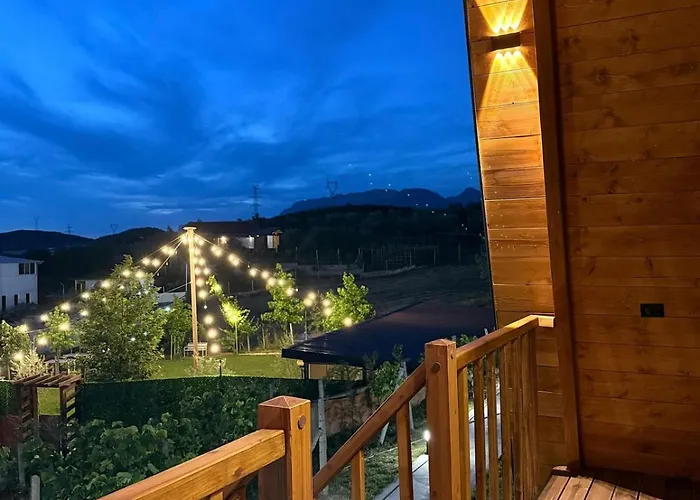 Azalea 1, Cozy Wooden 티라나